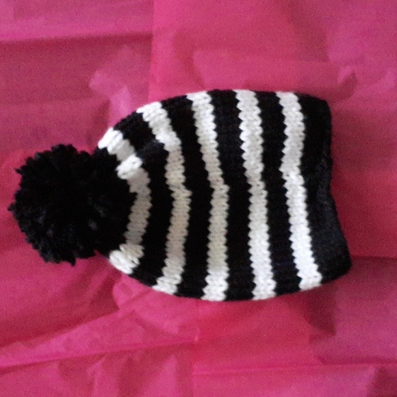 Lightweight knit slouchy beanie - Picture 6 of 7